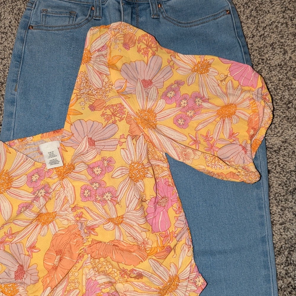 No Boundaries Skinny Jeans Size 3 & H&M Floral Croptop XS Bundle - Picture 2 of 5